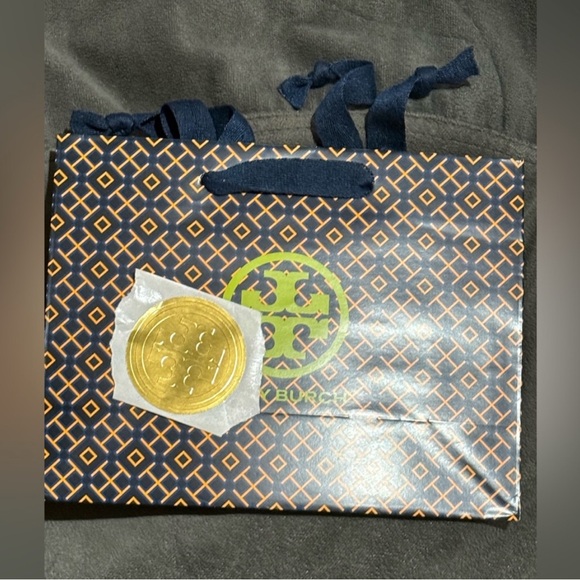 Tory Burch NWT medium Willa  wallet in color Brie - Picture 5 of 5